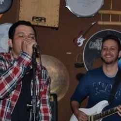 Banda Vertigem agita o Escritório Bar, em Assis