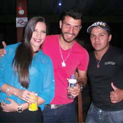 Pagode Vip agita a galera do Rancho Show Bar