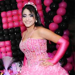 Ana Paula comemora 15 anos em estilo Fest Dance