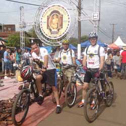 Equipe “Sou + Bike” realiza trilha pela região