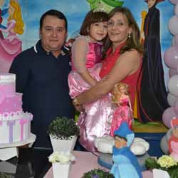 Lívia comemora seus 5 anos com festa