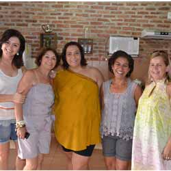 Paty Ribeiro reúne mulheres para chá da tarde