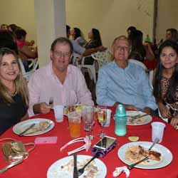 Com quase 100 pessoas, família Azoia faz ceia