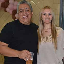 Karina completa 34 anos e comemora com festa