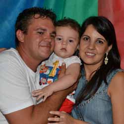 Leonardo Galvão apaga a 1ª velinha