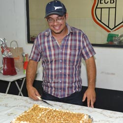 Com jantar, Renan comemora seu aniversário