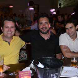 Banda Farol agita galera no Feijó Bar Premium