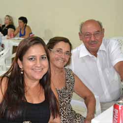 Quermesse em Lutécia reúne várias pessoas