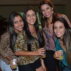 Fabiana Ribeiro comemora seu aniversário.