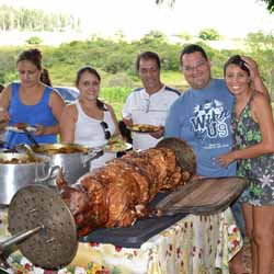 Fernando e Elaine reúne galera em soqueira