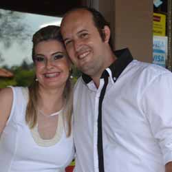 Jones e Kelly celebram a união