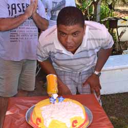 Eder comemora seu aniversário.