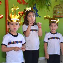 Alunos do Lápis de Cor homenageiam suas mães