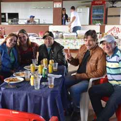 Rancho TR serve almoço aos seus parceiros