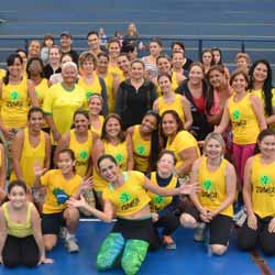 Profª Mislene esquenta a galera com Aulão de Zumba