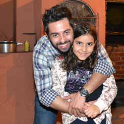 Jean Dib se forma em Medicina e comemora