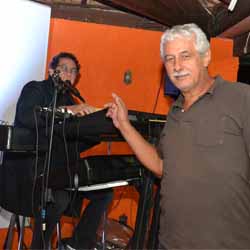 Dorival Prado anima a noite da Dom Pepe