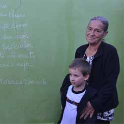 Escola Lápis de Cor homenageia as avós