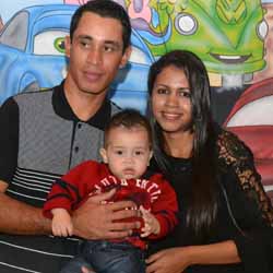 João Pedro apaga a sua 1ª velinha