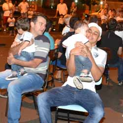 Alunos do Lápis de Cor homenageiam seus pais