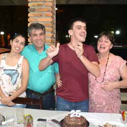 Hilio Cesar comemora 25 anos de idade com festa