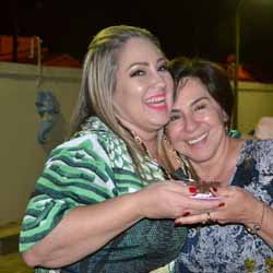 Alessandra festeja idade nova com festa