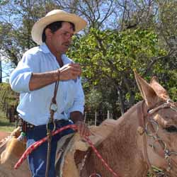 Valdir Rodrigues reune amigos para confraternizar