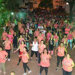 Zumba Solidária se apresenta na Fonte Luminosa