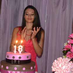 Beatriz Brito celebra seus 18 anos