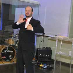 Igreja Renovada realiza culto em línguas de sinais