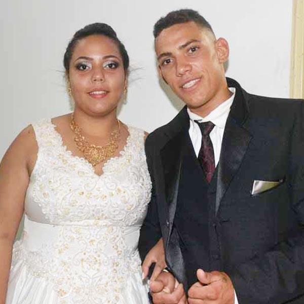 Alef e Emilin se casam