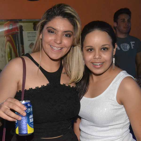 Galera se diverte no Rancho Show Bar