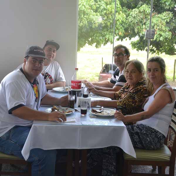 Com feijoada, Restaurante Brumado recebe clientes