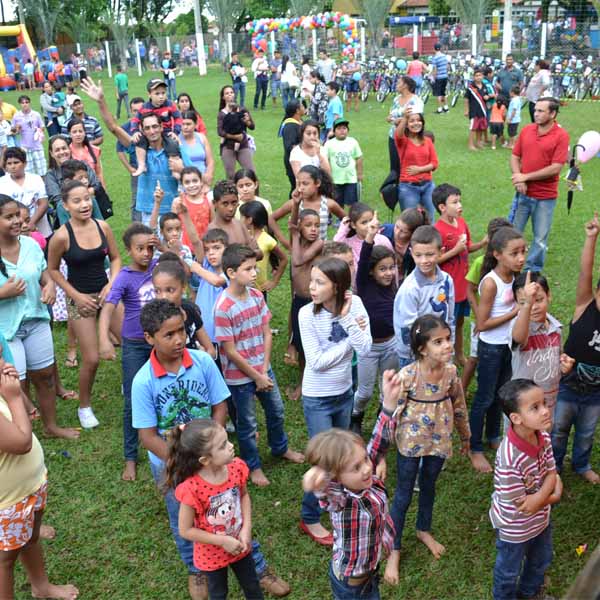 Associação dos Funcionários da Cocal faz festa par