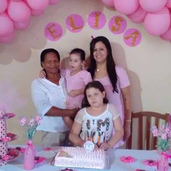 Elisa apaga velinhas com festa de bailarina