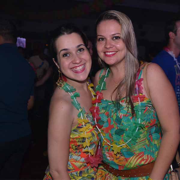 Baile do Hawai de Quatá é sucesso