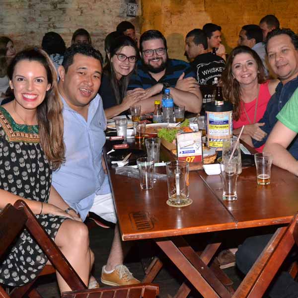 Vanessa Dantas se apresenta no Nakaza Hippo Pizza