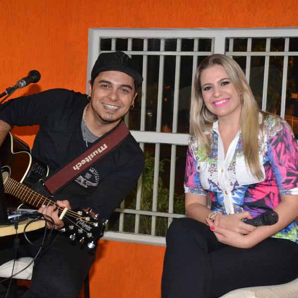 Maria Clara e Adriano animam galera na Dom Pepe