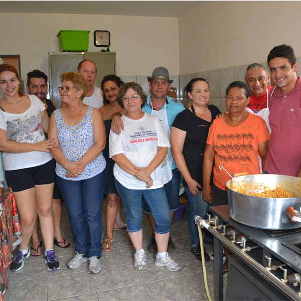 Casa da Sopa reúne famílias e confraternizam