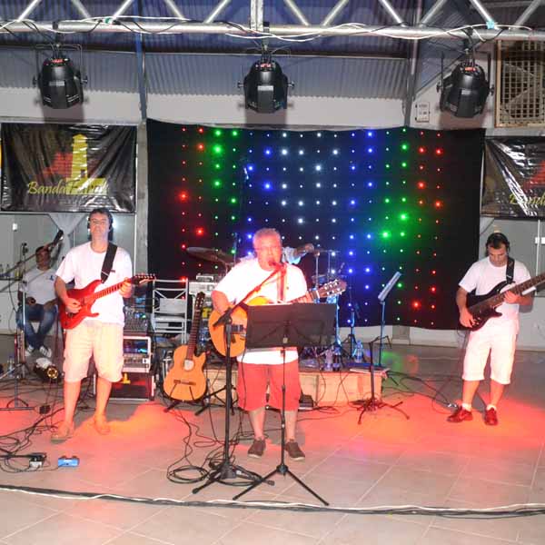 Banda Farol anima virada de ano no Resort