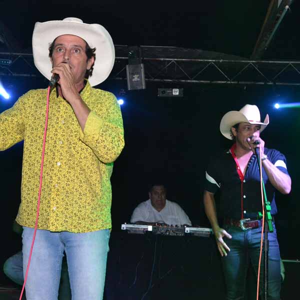 Jad & Jeferson divertem a galera do Rancho