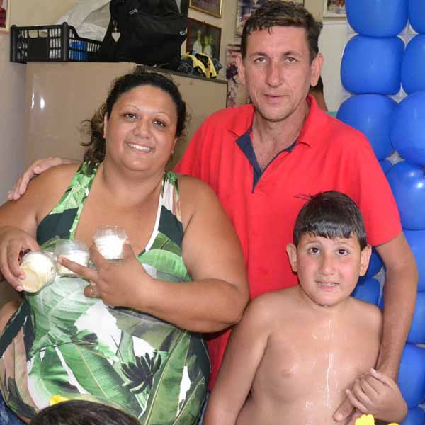 Mãe e filho comemoram idade nova