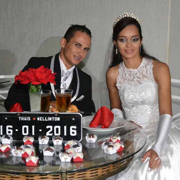 Thais e Wellington comemoram união