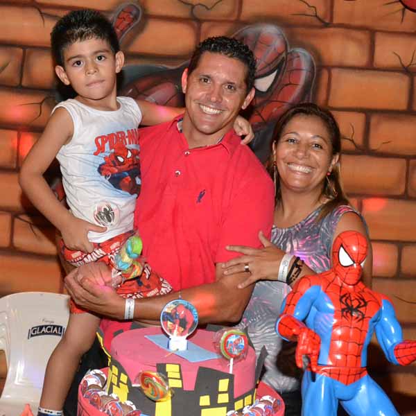 Vinícius Danelon comemora 5 anos com festa