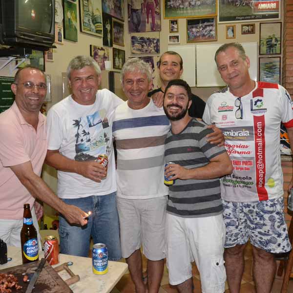 Integrantes da Las Golondrinas se reúnem