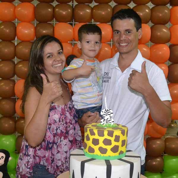 Leonardo faz 3 anos e comemora com muita diversão