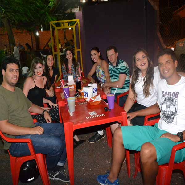 Diego Fontana se apresena na Bella's Esfhiras