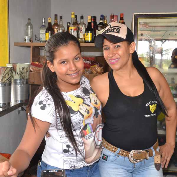 Toka da Onça prepara Porco no Rolete e música ao vivo para seus clientes