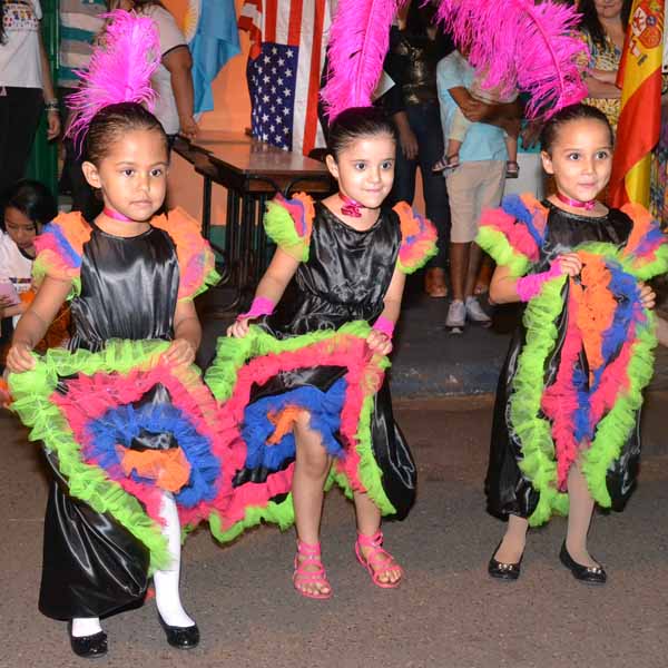 Alunos do Lápis de Cor se apresentam na Festa das Nações