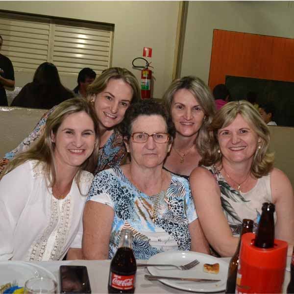 Banda Top 3 anima a noite de sábado na Dom Pepe